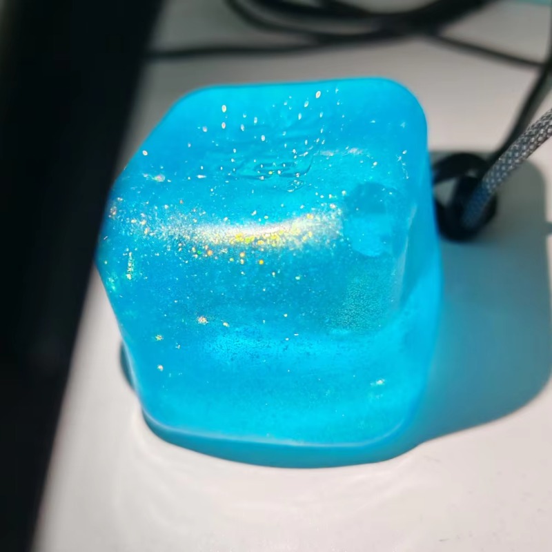 @Needoh 素敵なキューブ型グリッター＆光るおもちゃ。握 - Fidget Cube Original のレビューと価格